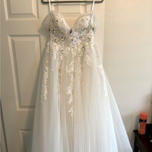 Elegant White wedding Gown